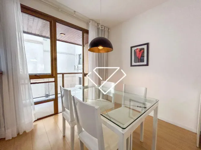 Leblon Flat 52 m² Alto Potencial de Renda Próximo à Praia
