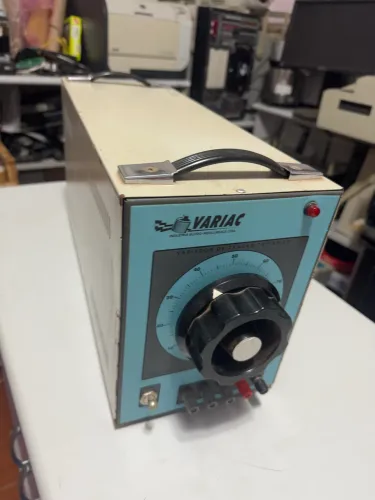 Variador de Tensão Trifásico Variac VT-7240