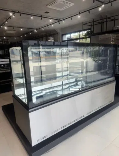 Vitrine refrigerada ar forçado 2M linha Prime Venancio - Marcos