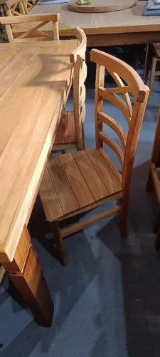 Mesa com 6 cadeiras de madeira 1.60x80 $ 2.699,00 nova e a pronta entrega