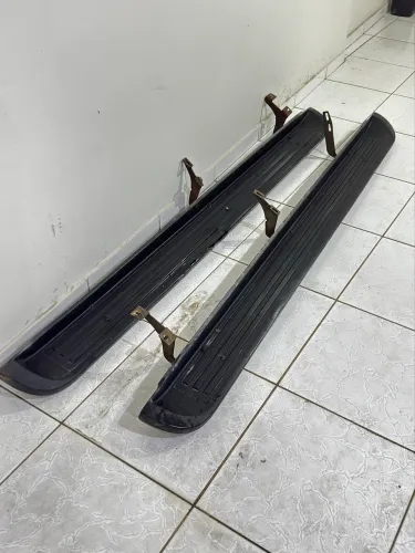 Estribo da S10 tava na Hilux 2016