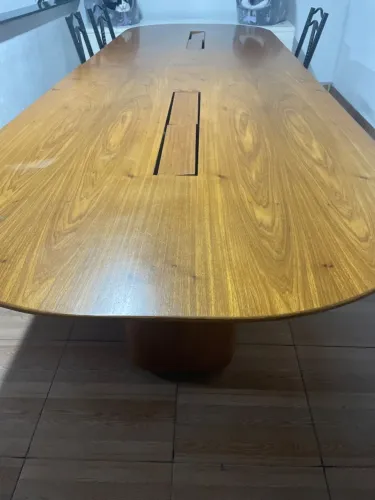 Mesa de Reunião Executiva em Madeira Maciça - 3 metros | LINDA e Robusta