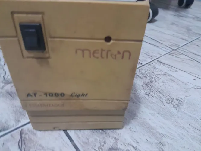 Estabilizador Metron AT-1000 Light
