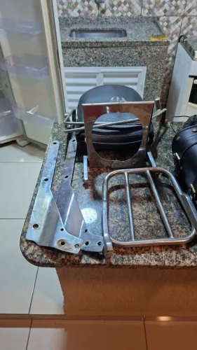 Sisibar e suporte de malas