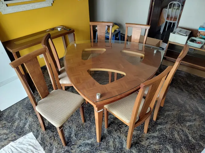 Mesa de Jantar Triangular com Tampo de Vidro