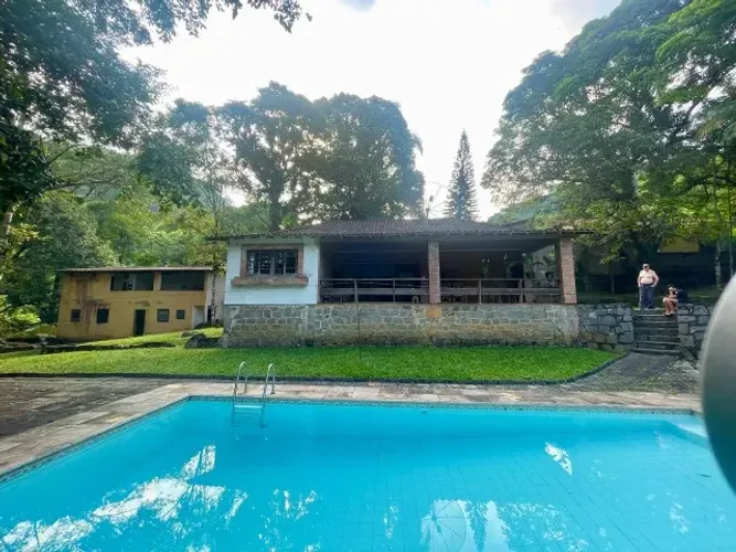 OPORTUNIDADE ÚNICA!!!! Sítio com Cachoeira no Monte Olivete em Guapimirim