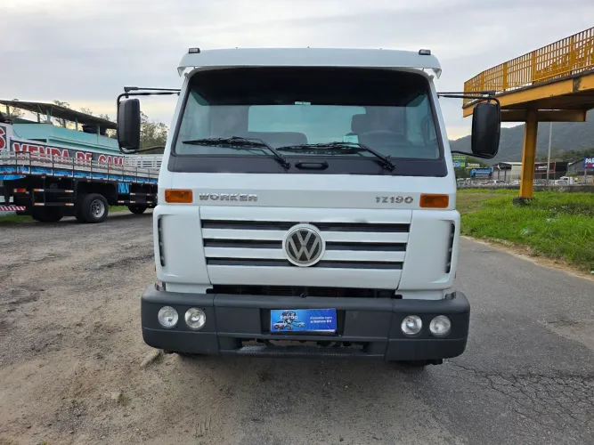 Vw modelo 17.190 ANO 2014 no chassi carro de unico dono nada a fazer todo revisado revisad