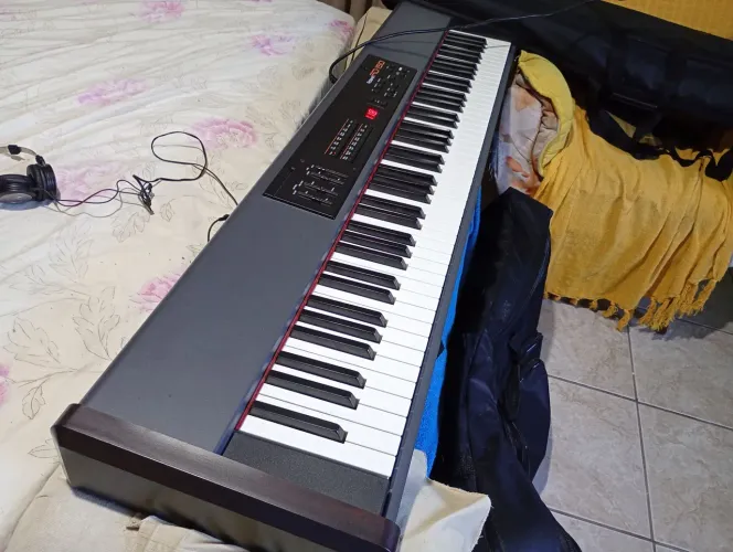 Piano Roland top.RD 150. Raridade, impecável Não faço envio.. Oportunidade