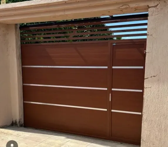 Porta de alumínio e vidros
