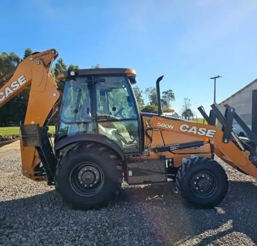 Retroescavadeira case 580n 4x4 ano 2022