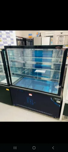 A. Vitrines refrigeradas para exposição