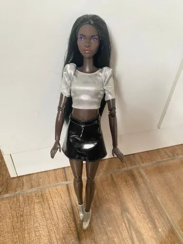 Barbie looks negra para Ivair.