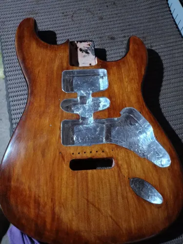 Luthieria disponíveis pra cuidar do seu instrumento 