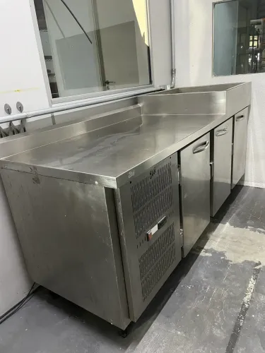 Balcão Refrigerado Industrial Inox 3 Portas - Elvi 