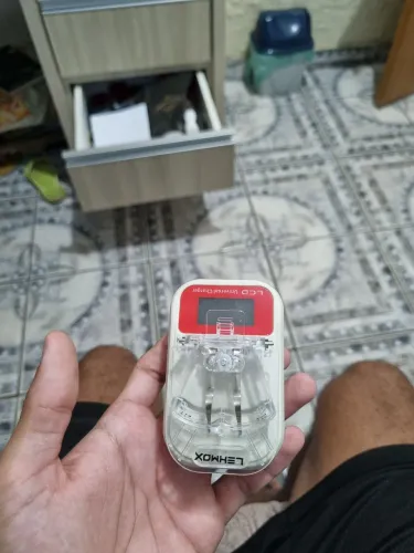 Carregador de Celular Universal com Display LCD