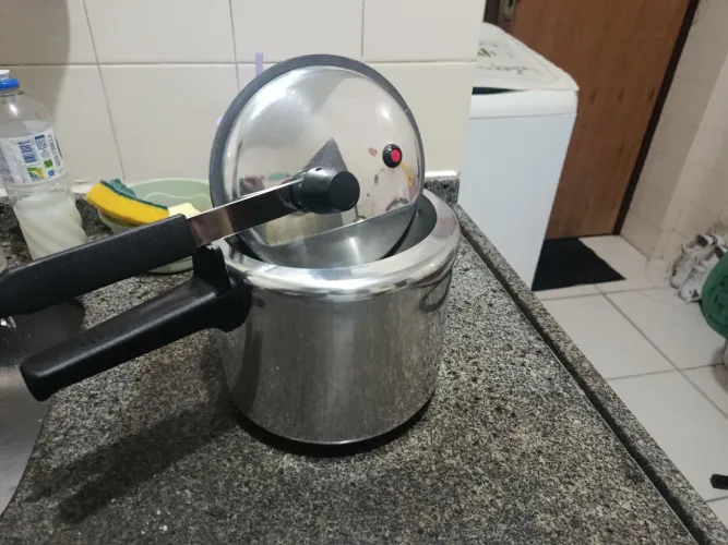 Panela de pressão Panelux nova nunca usada.
