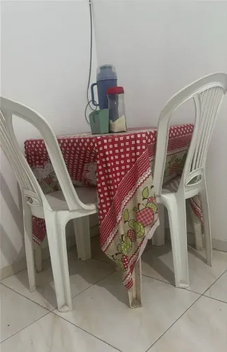 Mesa plástica com 2 cadeiras - plástico de qualidade!