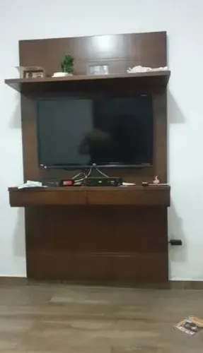 Painel Madeira com Gavetas em Bom Estado