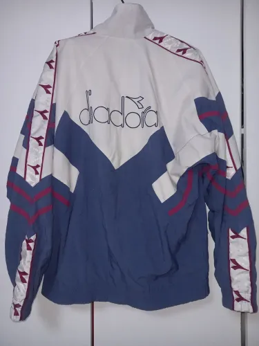 Blusa vintage Diadora veste M usada