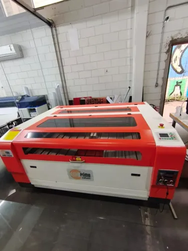Máquina de Corte e Gravação a Laser