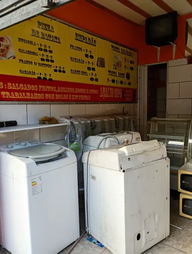 3 máquinas de lavar e um microondas tudo pô 550