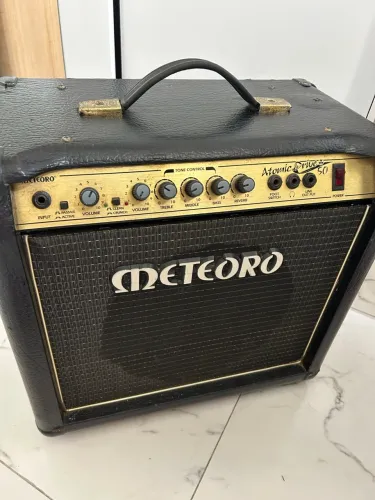 Cubo de Guitarra - Meteoro Atomic Drive 50w