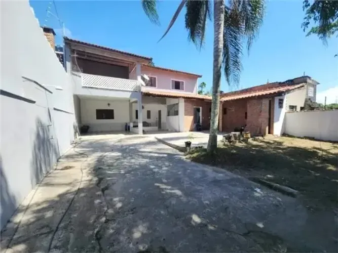 AMPLO SOBRADO NA PRAIA LADO PRAIA - 04 QUARTOS SENDO 02 SUITES, 04 BANHEIROS E 08 VAGAS