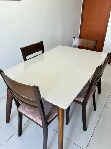 Mesa + 4 cadeiras
