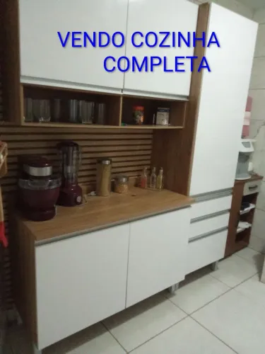 VENDO MESA R$ 1300 E COZIHA R$ 1000