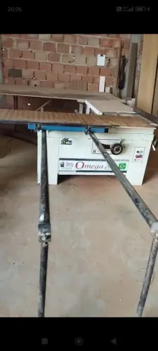 Esquadrejadeira eixo inclinado