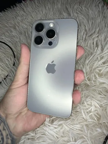 Iphone 15 pró Titânio.