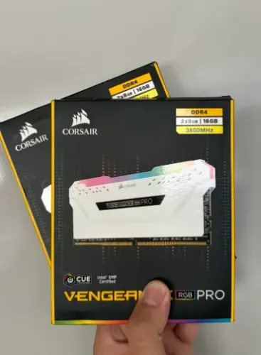 MEMÓRIA RAM CORSAIR VENGEANCE RGB PRO ? 16GB (2x8GB)