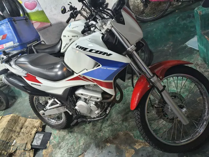 Vendo NX Falcon 2015 capitão América a moto é nova de tdo sem detalhes 