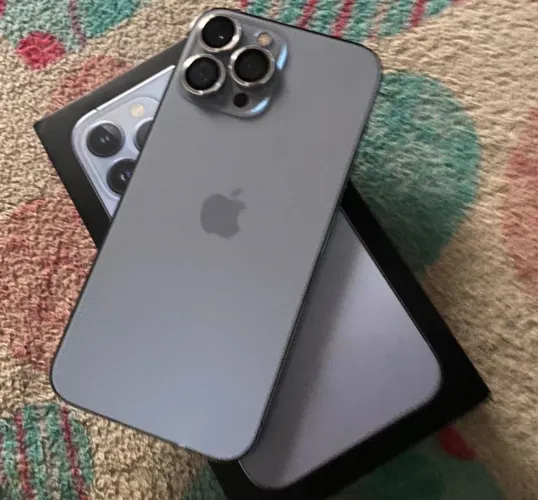 iPhone 13 Pro Max com caixa e carregador todo original