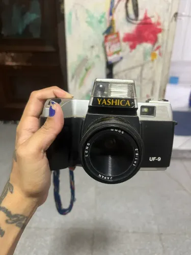 Câmera analógica yashica uf-9