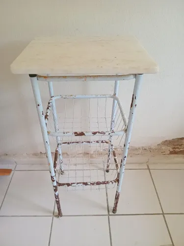 Fruteira com tampo em granito 40 reais