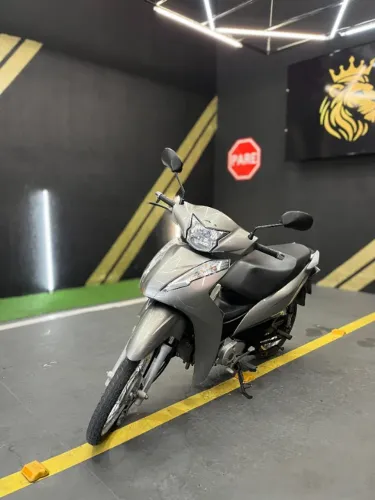Honda Biz 110i - Semiautomática.