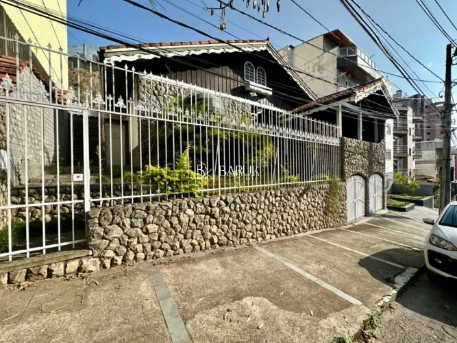 Bom Pastor, casa 5 quartos, 2 vagas, para venda e locação, venha conferir!!!