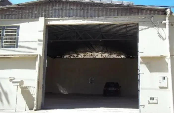 ALUGA-SE GALPÃO - BAIRRO PONTILHÃO | PRÓXIMO AO POSTO DE GASOLIN BH 