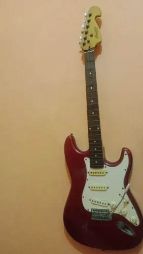 Vendo essa gui guitarra mamphis by tagima