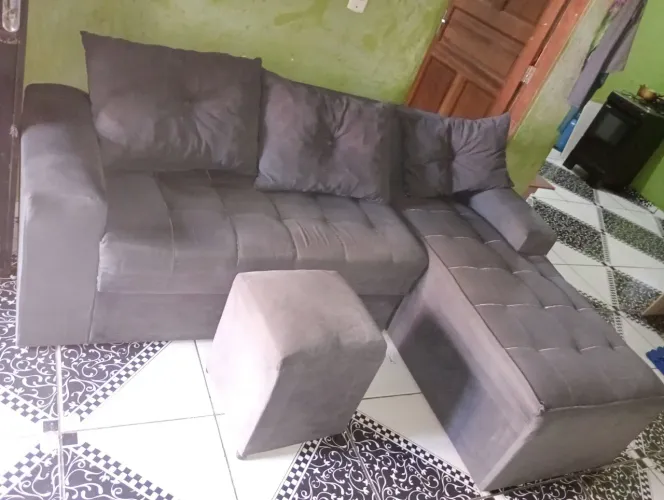 Vendo sofá tipo L com puff