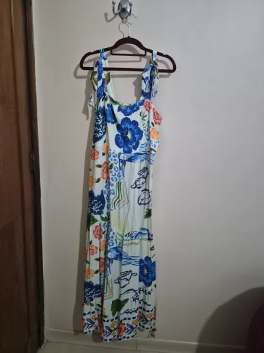 Vestido longo estampado com alça ajustável 