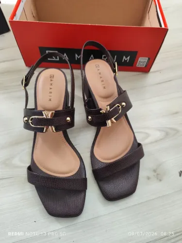 Dois Sapatos, número 39. Ótimos. Hoje disponível esses calçados