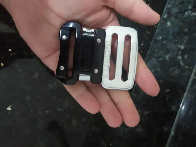 Kit Fivela engate rápido para seletes aço na cor preta 