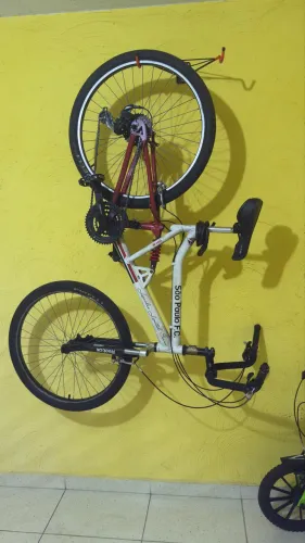 Bicicleta Caloi - Edição Limitada Leonidas Da Silva - Reebok - Shimano