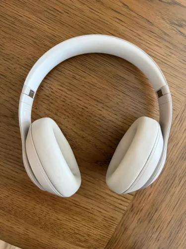 Fone Beats Studio Pro cor Areia com todos os Itens Pouco Usado