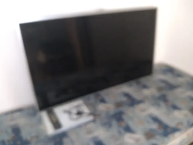 Tv philips 50 pol. 4k com a tela trincada na mudança 