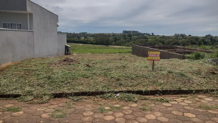 Vende-se terreno em Carlopolis .