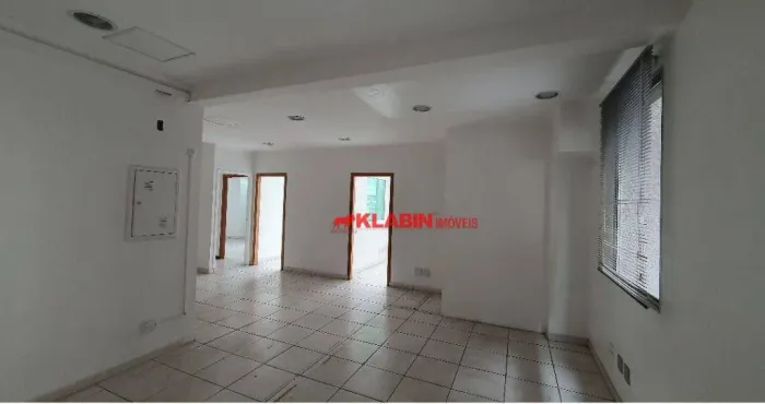 Conjunto Comercial com 88,65m² Privativos e 2 Vagas de Garagem em Ótima Localização à 250m