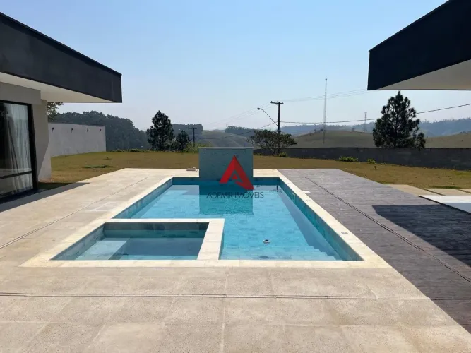 Casa 402m² à Venda em Condomínio Fechado - 1.500m² de Terreno